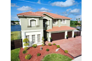 380 Sw 167th Ave, Pembroke Pines