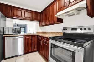 9440 Poinciana Pl 101, Davie