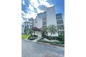 9410 Poinciana Pl 303, Davie