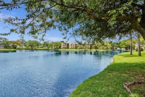 374 Lakeview Dr 203, Weston