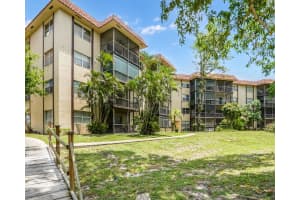 6201 N Falls Cir Drive 109, Lauderhill