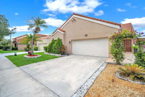 9520 Nw 18th Drive, Plantation