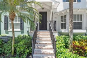 305 E Mallory Cir, Delray Beach