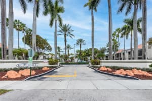 7925 Sw 104th St 203e, Miami