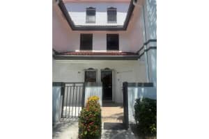 301 Sw 158th Terrace 104, Pembroke Pines