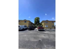 890 Nw 39th St 8, Oakland Park