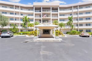 555 Oaks Lane 504, Pompano Beach