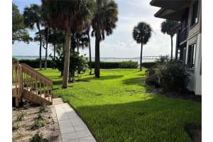 218 Ne Edgewater Dr 218, Stuart