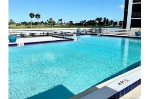 40 Ne Plantation Rd 208, Stuart