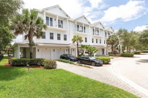 6847 Lakeside Circle North 111, Davie