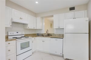 24 N Abbey Ln 202, Delray Beach