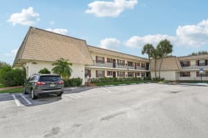 4682 Oak Terrace Dr 4682, Greenacres