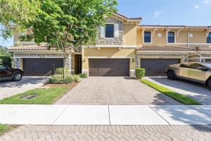 9572 Town Parc Circle North, Parkland