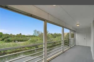4131 Unit#302 Stirling Rd, Davie