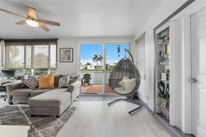 8103 Nw 58th Pl, Tamarac