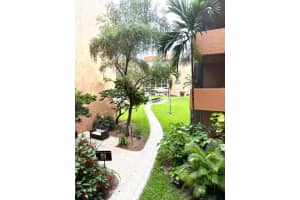 3050 Sunrise Lakes Dr 223, Sunrise