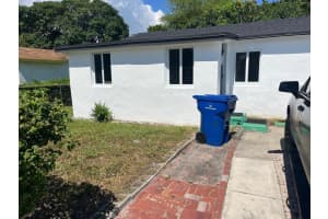 648 W 10th St, Riviera Beach