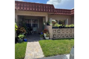 2317 Sw 81st Ter 3, North Lauderdale