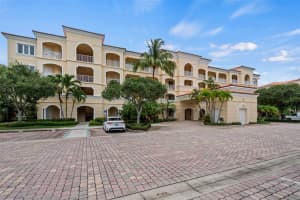 7 Harbour Isle Dr Ph04, Fort Pierce