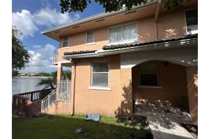 3243 Nw 44th St 2, Fort Lauderdale