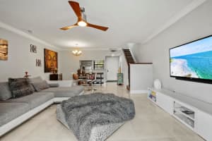 11652 Nw 11th St, Pembroke Pines