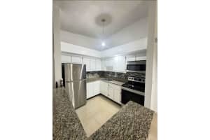 18815 Nw 62nd Ave 202, Hialeah