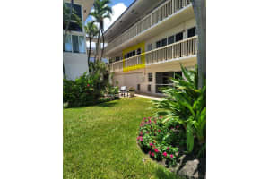 2000 Diana Dr 207, Hallandale Beach