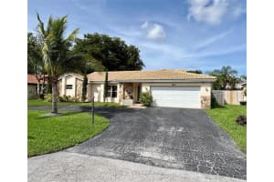 6421 Crossbow Ct, Davie