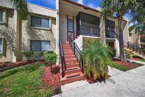 412 Lakeview Dr 202, Weston