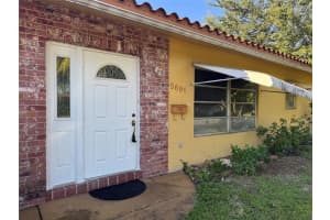 5691 Sw 1st St, Plantation