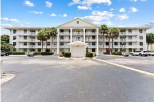 1717 Whitehall Drive 205, Davie