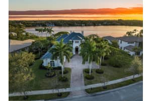 3111 Lake Ridge Ln, Weston