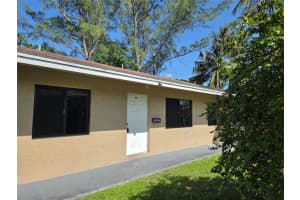 282 Nw 43rd St 282, Oakland Park