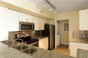 2640 S University Dr 202, Davie