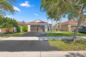 1425 Majesty Ter, Weston