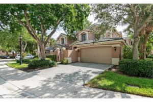 2604 Center Court Dr 4-27, Weston