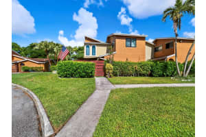 8009 Nw 71st Ct, Tamarac