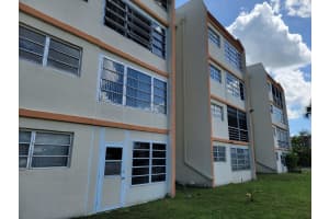 2401 Nw 41st Ave 204, Lauderhill