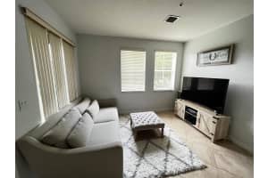 110 Jacaranda Country Club Dr, Plantation