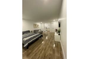 902 Ne 38th St 3, Oakland Park