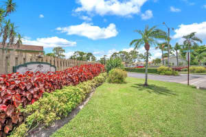 6104 Rainbow Circle, Greenacres