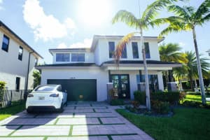 15934 Nw 87th Court, Miami Lakes