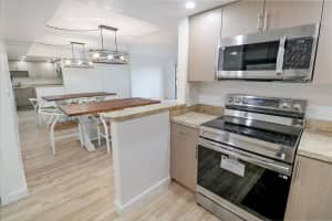3300 W Rolling Hills Cir 503, Davie