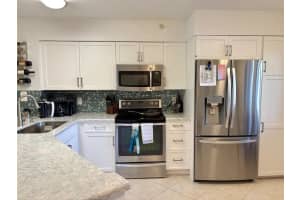 2112 S Cypress Bend Dr 203, Pompano Beach