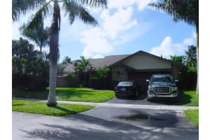7390 Nw 49th St, Lauderhill