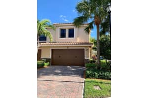 128 W Riverwalk Cir, Plantation