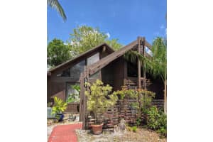 521 N University Dr 3-8, Plantation