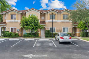 8804 Riverside St, Tamarac
