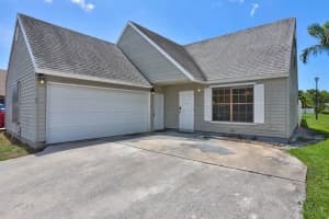 6052 Lace Wood Circle, Lake Worth