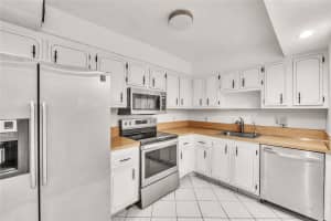 1681 Nw 70th Ave 414, Plantation